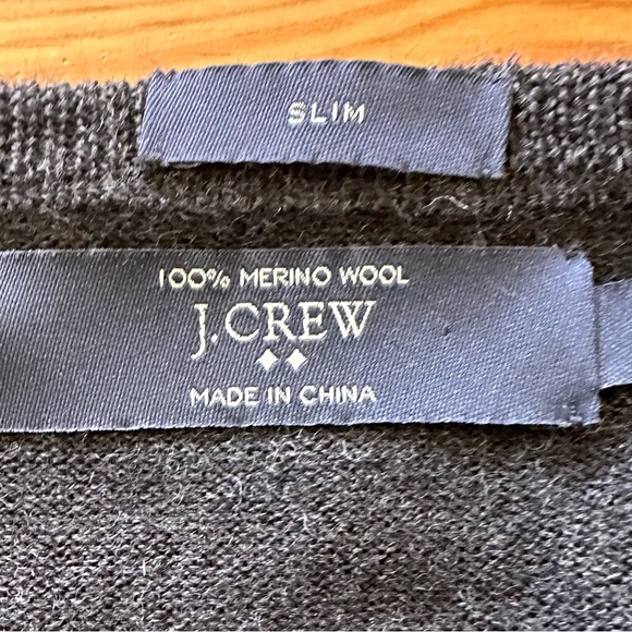 J Crew Men's Slim 100% Merino Wool Charcoal Gray V Neck Sweater:  Large - Picture 4 of 8